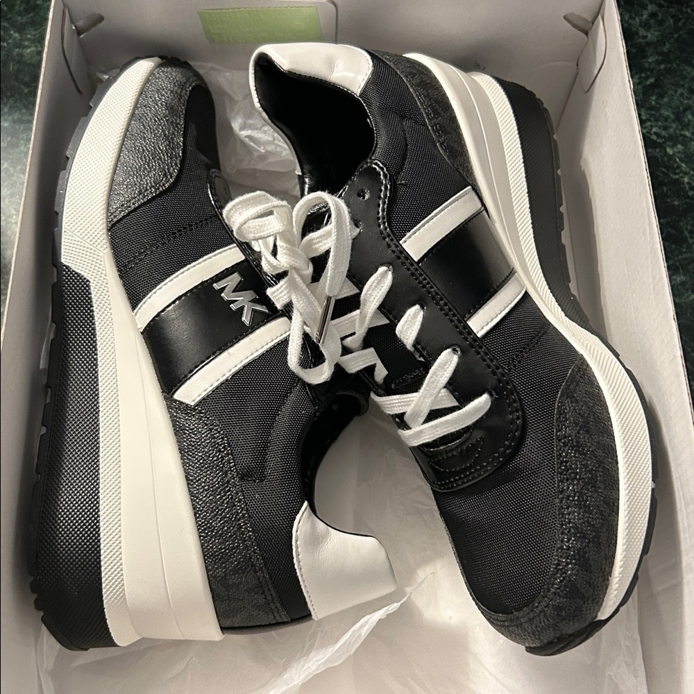 Michael Kors Mabel Trainer - Picture 2 of 6